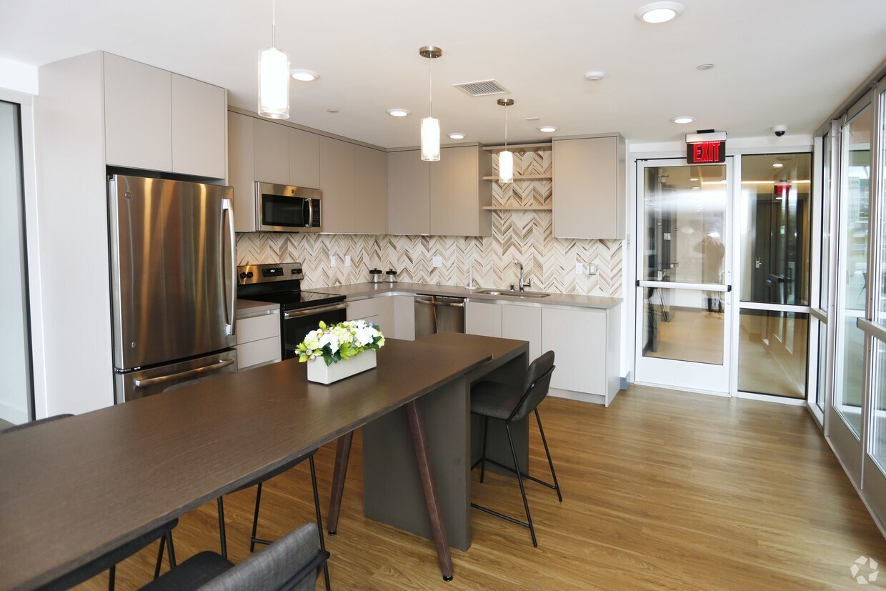 Foto principal - 453 S Kenmore Ave Los Angeles, CA 90020