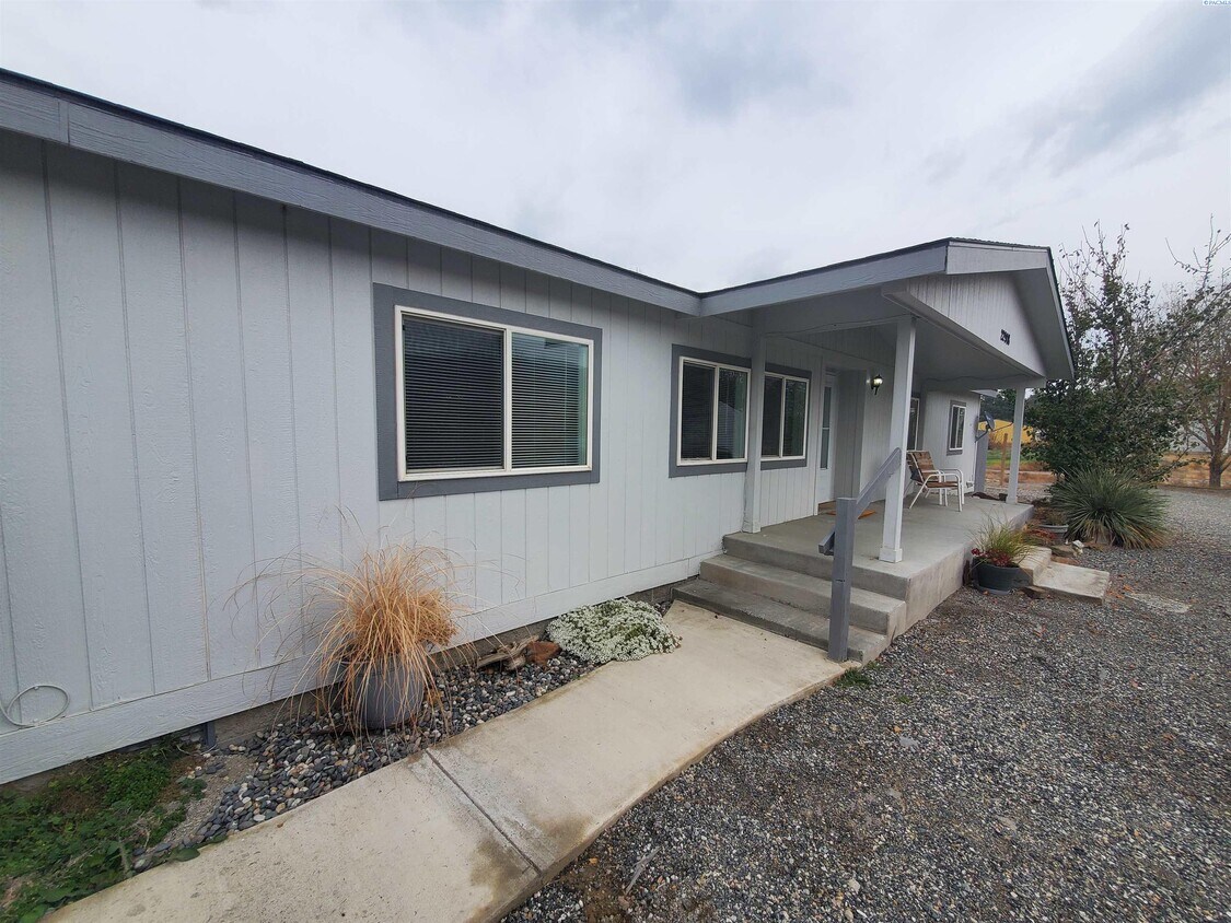 22908 Kennedy Rd, Benton City, WA 99320 House Rental in Benton City