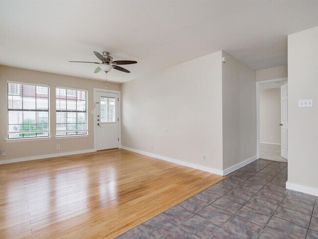 Building Photo - Charming 2 bd 2 bath Condo in Travis Oaks ...