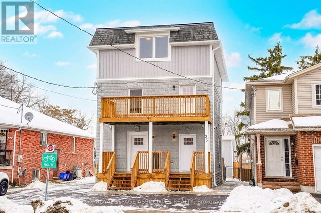 Building Photo - 35 St George St