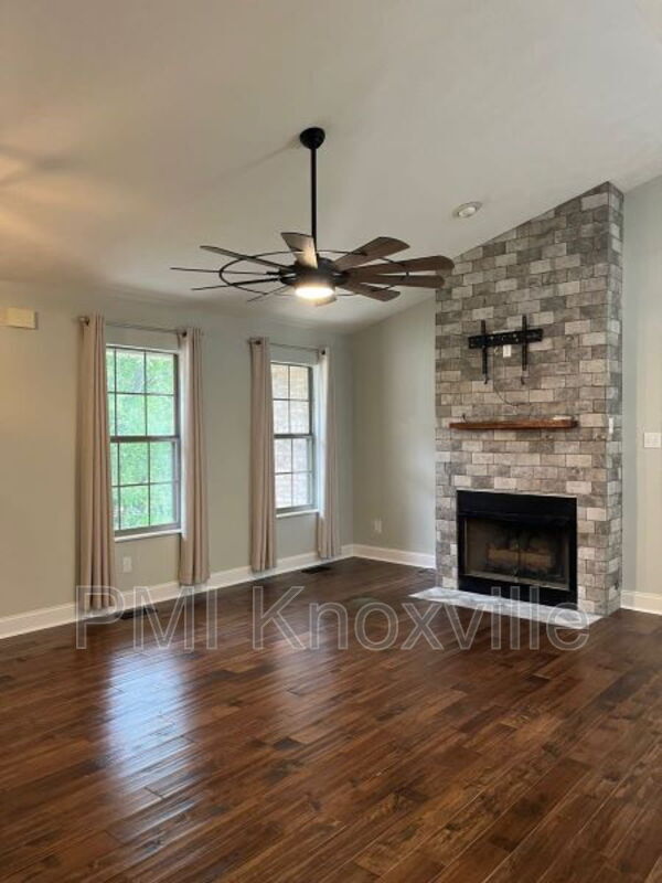 Photo - 11008 Thornton Dr House