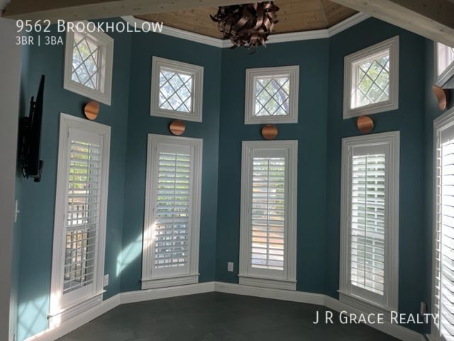 Building Photo - 9562 Brookhollow