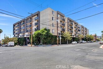 Building Photo - 7320 Hawthorn Ave