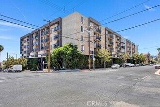 Building Photo - 7320 Hawthorn Ave