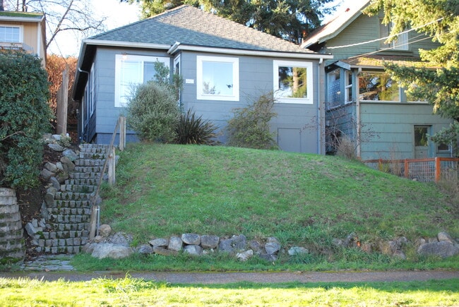 Building Photo - 6027 6th Ave NE