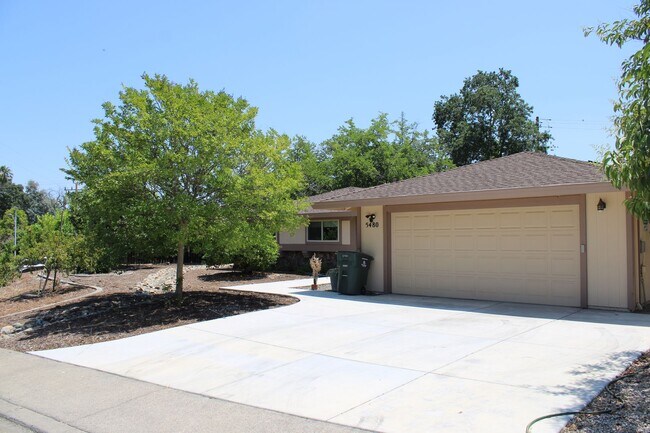 Foto del edificio - 5480 Paragon St