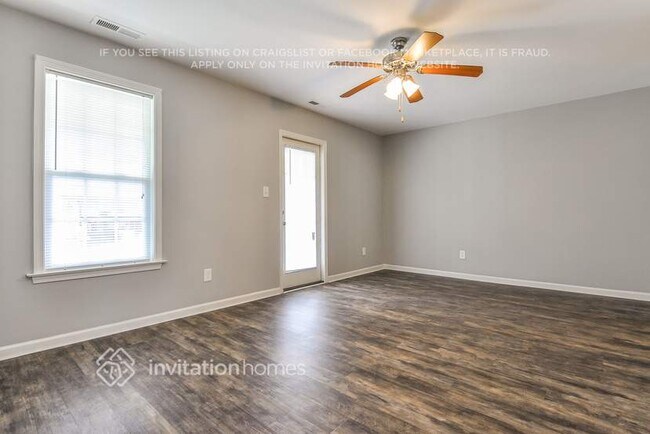 Foto del edificio - 312 Whitehall Ct