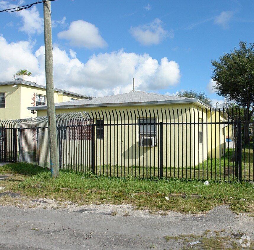 Primary Photo - 705 NE 85th St