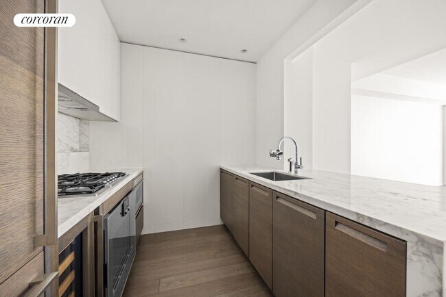 Foto del edificio - 30 Riverside Blvd