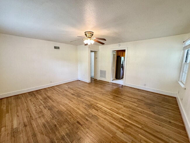 Building Photo - Cozy and Convenient - 2 bedroom home in We...