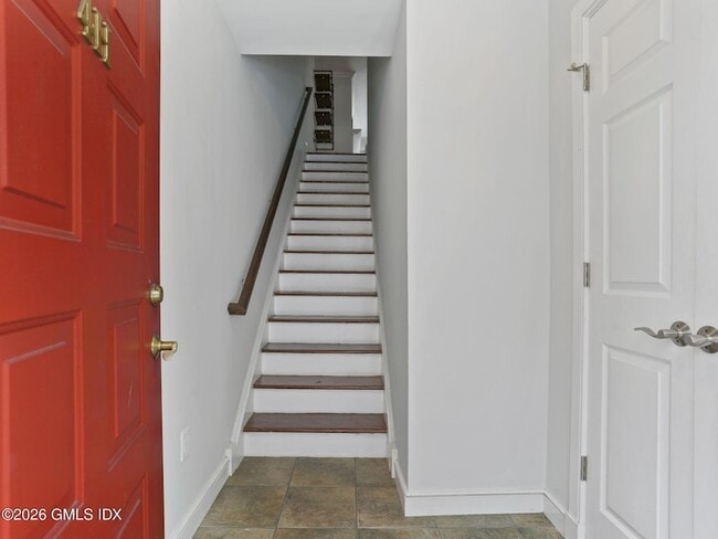 Photo - 453 E Putnam Ave Apartment