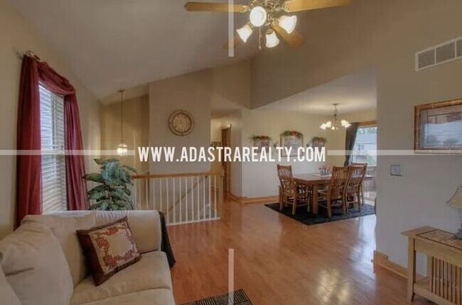 Building Photo - Beautiful 4 Bedroom Home in Gardner-Availa...
