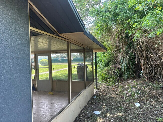 Building Photo - 421 E Sessoms Ave