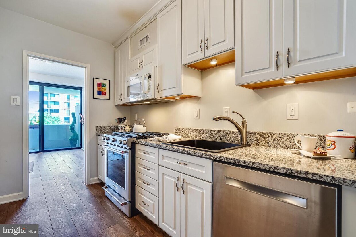 Foto principal - 4141 N Henderson Rd