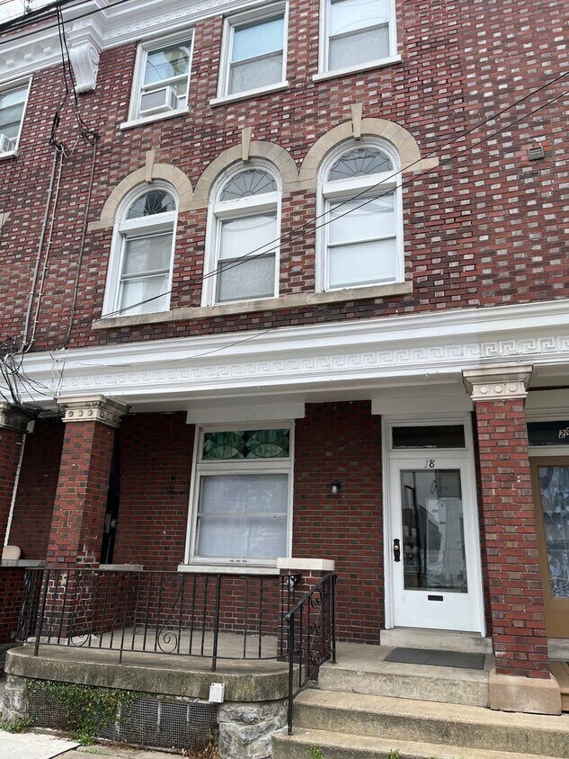 Primary Photo - 18 W James St