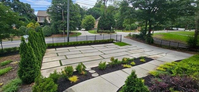 Building Photo - 2110 E Roxboro Rd NE