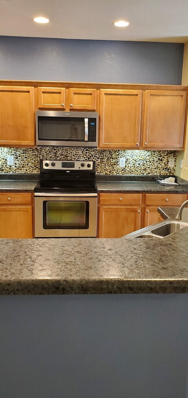 Foto del edificio - Beautiful 4-Bedroom Home For Rent in Queen...