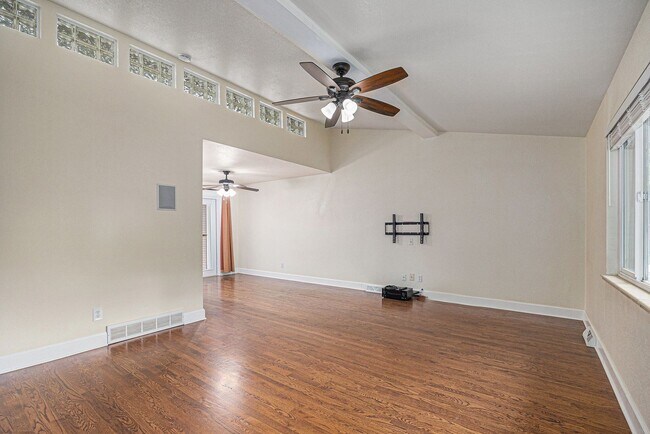 Building Photo - Charming 3-Bedroom Home – Perfect for Comf...
