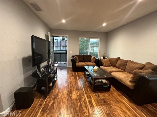 Foto del edificio - 883 W 13th St