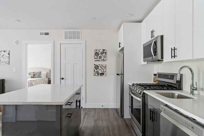 Foto del edificio - 317 Belgrade Ave