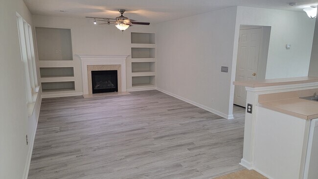 Foto del edificio - 4473 Frost St