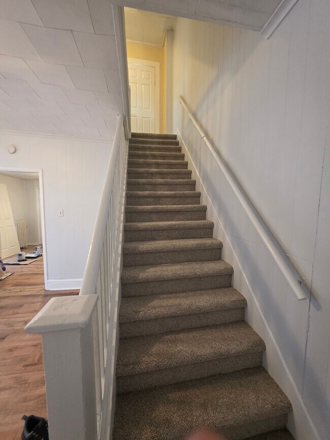 escaleras - 611 Moir Ct