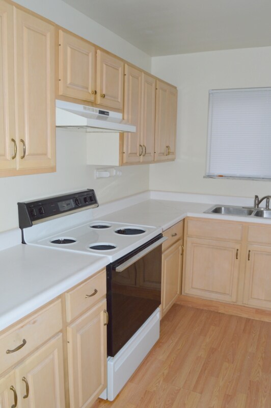 Kitchen - 4405 Farnham Ave