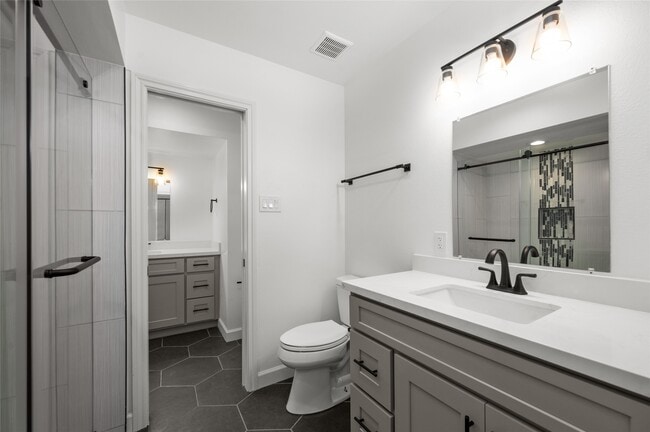 Building Photo - 2744 Briarhurst Dr