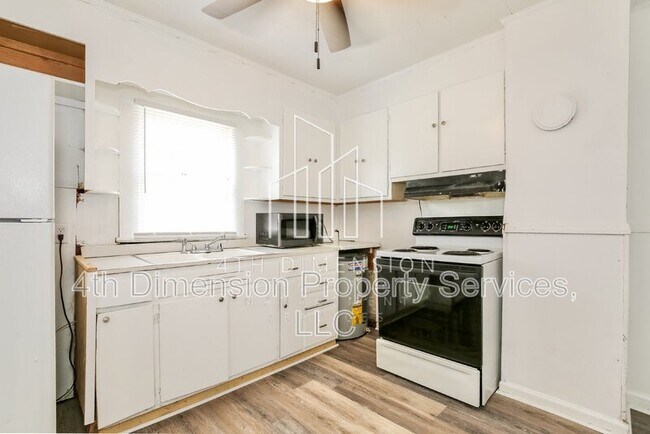 Building Photo - 1208 Valley View St