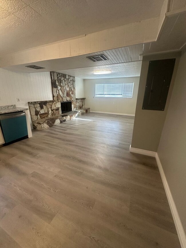 Foto del edificio - 1416 Harris Ave