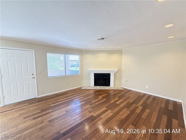 Foto del edificio - 705 Rock Springs Dr