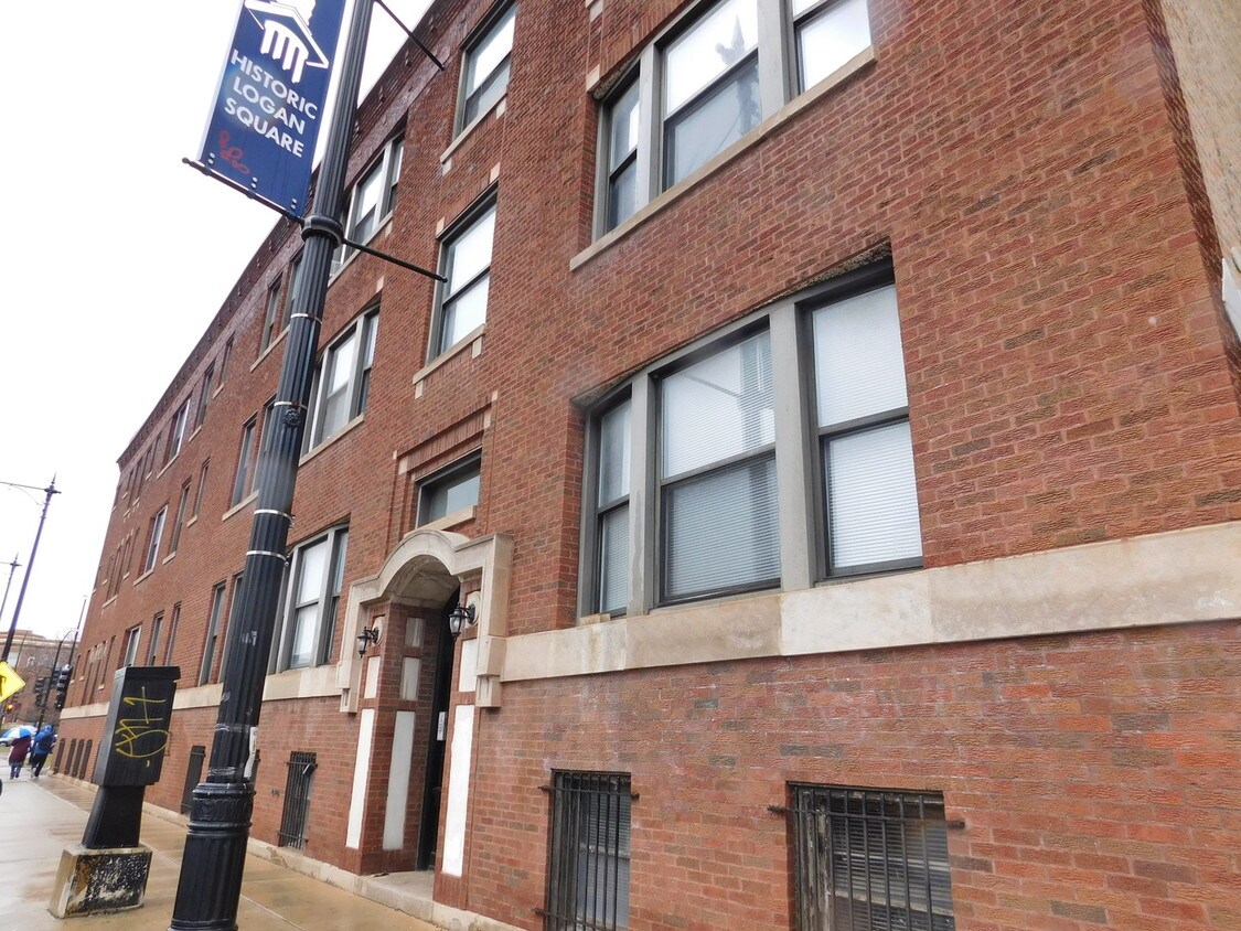 Primary Photo - 3142 W Fullerton Ave