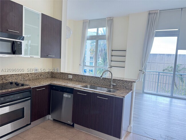 Foto del edificio - 9055 SW 73rd Ct