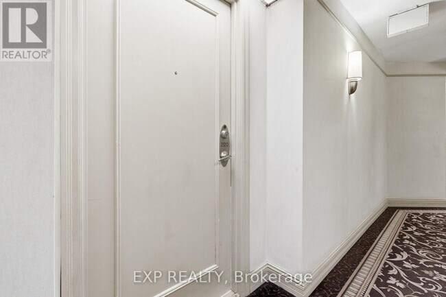 Building Photo - 25 Kingsbridge Garden Cir