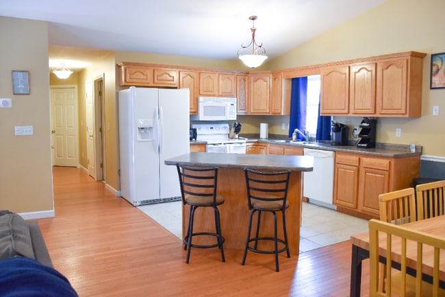 Building Photo - 588 6th Ave