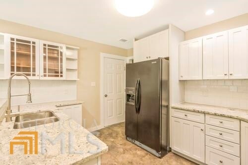 Foto del edificio - 1841 Rose Garden Ln