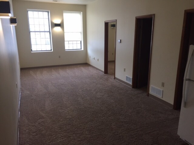 Foto principal - 221 W Main St