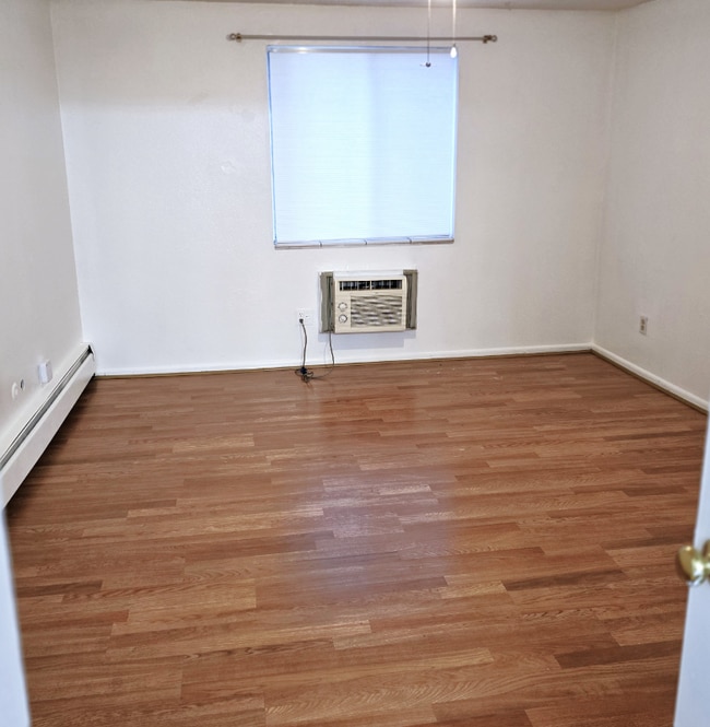 Building Photo - 1304 S Parker Rd