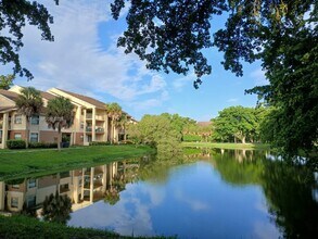 Building Photo - 9999 Summerbreeze Dr