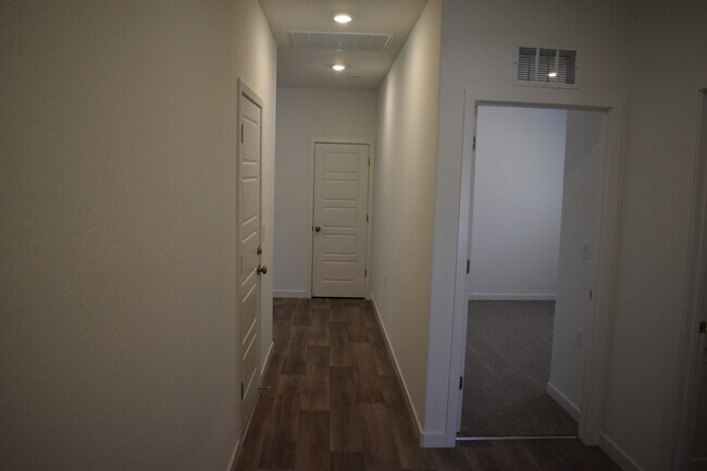 Foto del edificio - 4481 N San Miguel Ave