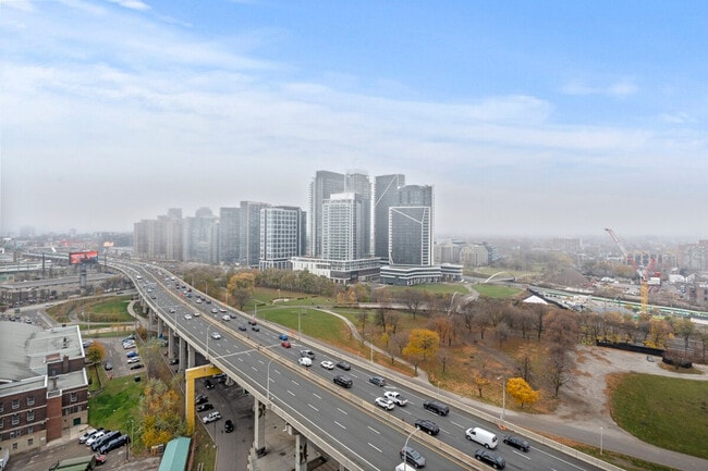 Building Photo - 219 Fort York Blvd