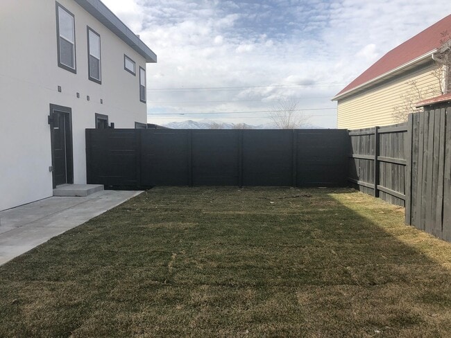Building Photo - Stunning NEW Duplex in Murray