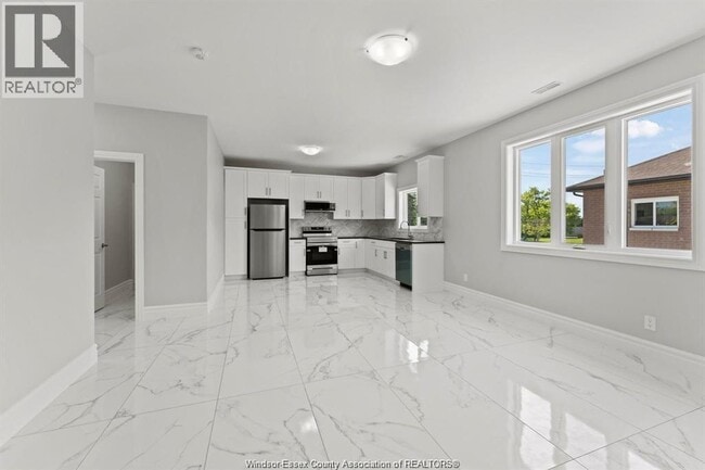 Building Photo - 2280 Daytona Ave