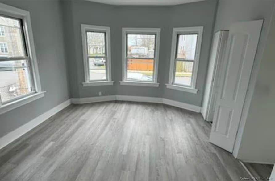 Building Photo - 657 Maple St