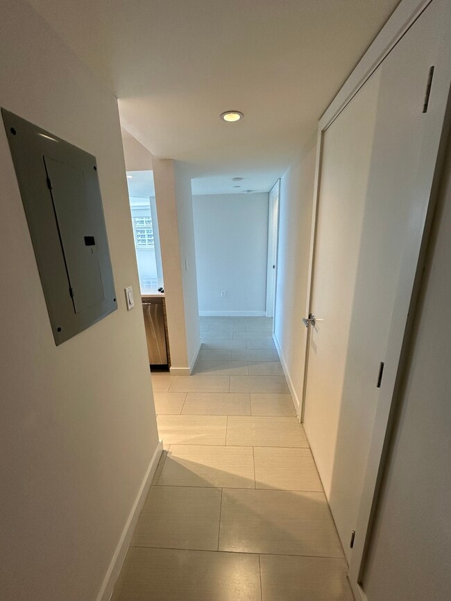Foto del edificio - 221 NE 19th St