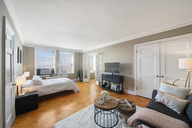 Foto del edificio - 2000 N Lincoln Park W