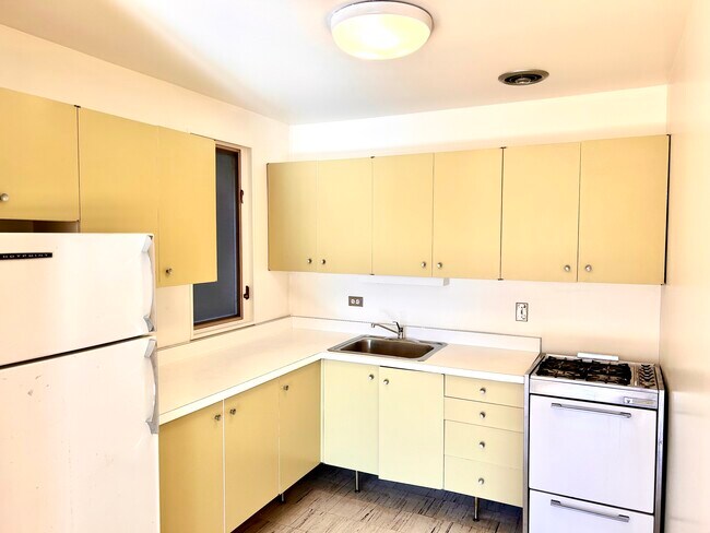 Cocina - 5435 N Artesian Ave