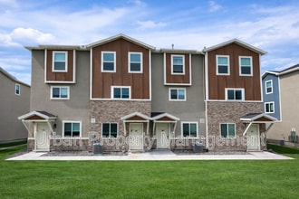 Building Photo - 654 N 130 E