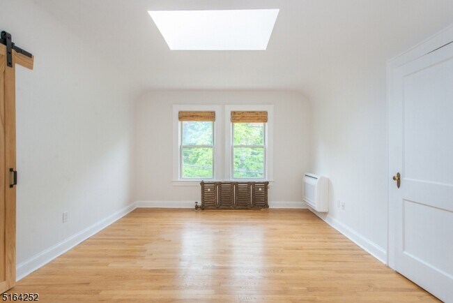 Foto del edificio - 1283 Valley Rd