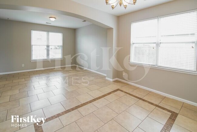 Foto del edificio - 113 Summer View Rd